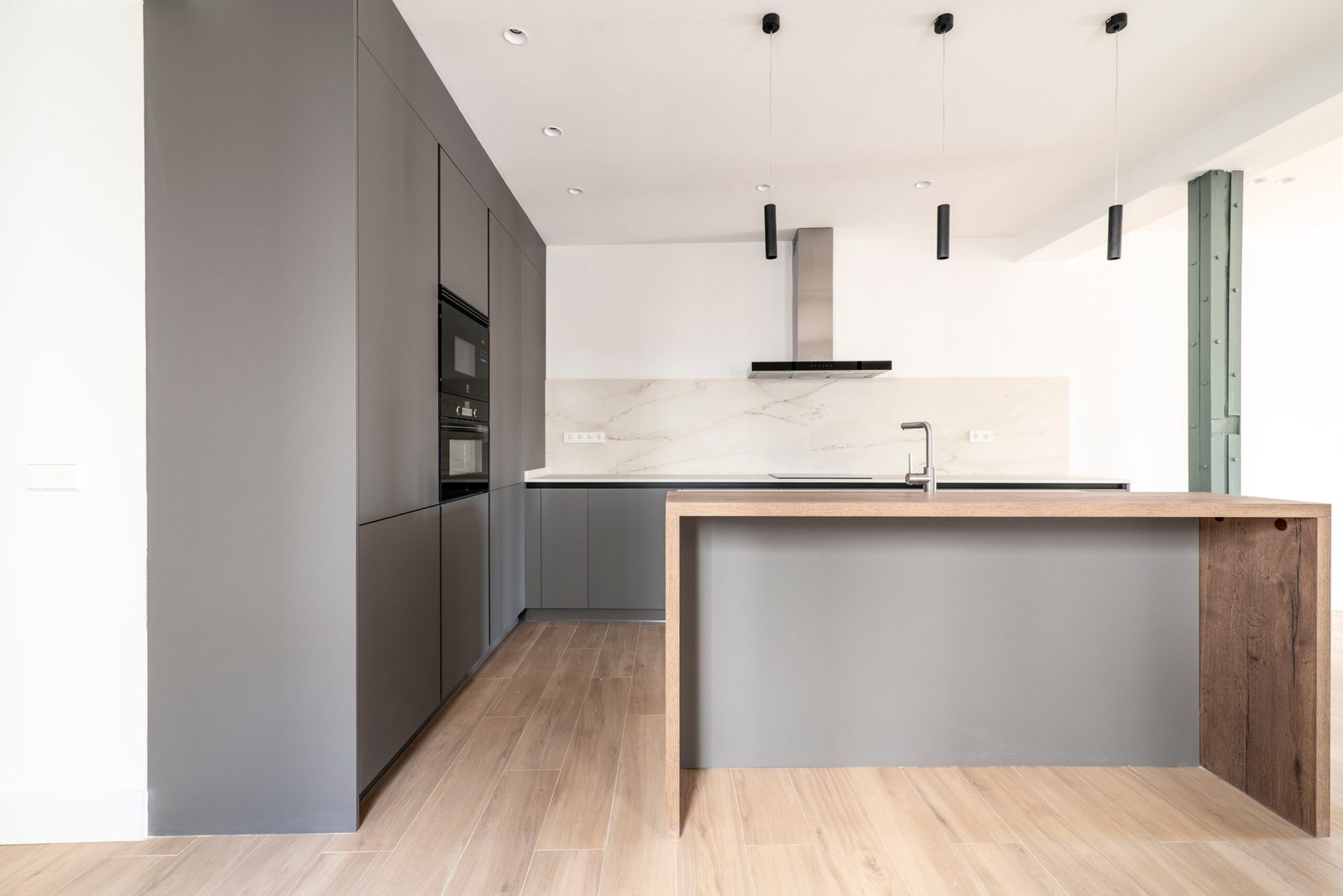 Kitchen,With,Plain,Gray,Wooden,Cabinets,And,Minimalist,Style,With